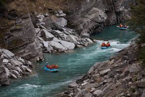 New Zealand White Water Rafting in Queenstown: Thrills Await! | Your Ultimate Guide to Rafting Adventures, Gear & River Trips