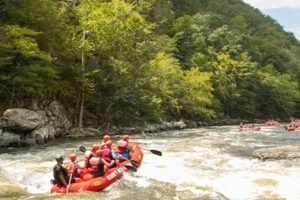 Experience Thrills: Pigeon Forge Smoky Mountain Whitewater Rafting Adventures! | Your Ultimate Guide to Rafting Adventures, Gear & River Trips
