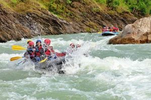 Whitewater Rafting Helmets: Safety &amp; Top Picks [Guide] | Your Ultimate Guide to Rafting Adventures, Gear & River Trips
