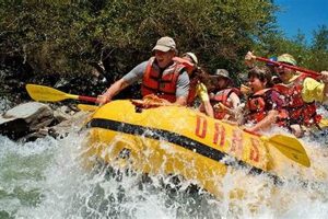 Best Whitewater Raft Oars: Choosing the Right Paddle + More! | Your Ultimate Guide to Rafting Adventures, Gear & River Trips