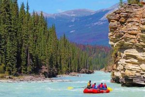 Experience Thrilling Whitewater Rafting in Jasper! | Your Ultimate Guide to Rafting Adventures, Gear & River Trips