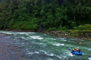 Experience Savegre River Rafting: Costa Rica Adventure | Your Ultimate Guide to Rafting Adventures, Gear & River Trips